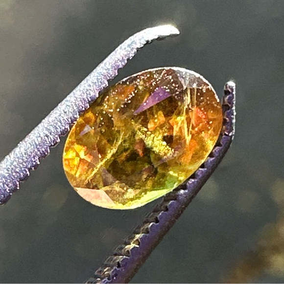 Chrome Green (Sphene) 0.80 CT’s Attractive piece - Picture 17 of 17